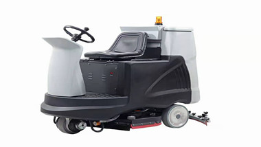 揭秘未来：多功效驾驶式扫地车来袭!