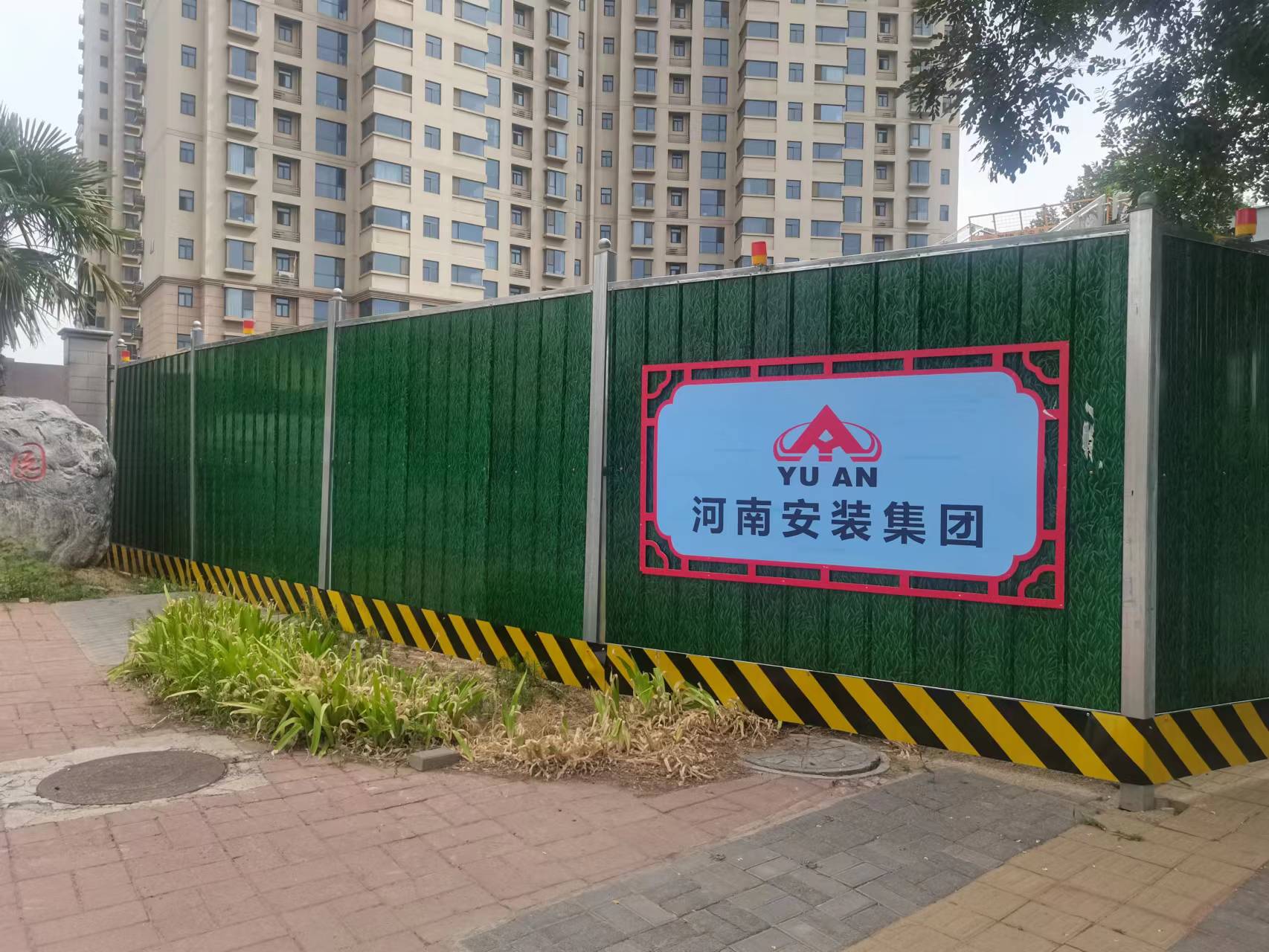 洛阳市滨河南路刷新项目施工围挡搭建装置(图1)